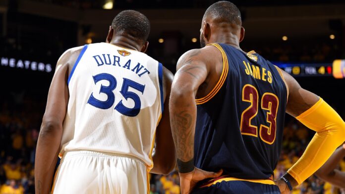 Durant e James © BasketUniverso